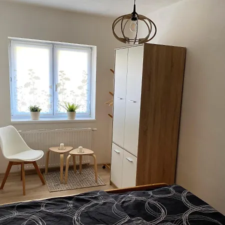 Domek Pod Strani بيت للعطل *